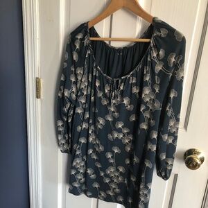 Lightweight tie neck floral top